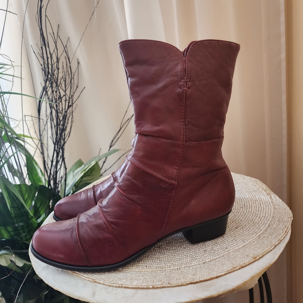 NWT. Everybody By B.Z Moda Boots  Women's 38.5 plum purple softeather